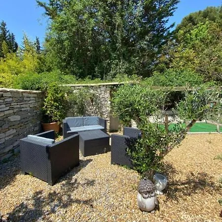 Daire L'esquirou, Avec Jardin